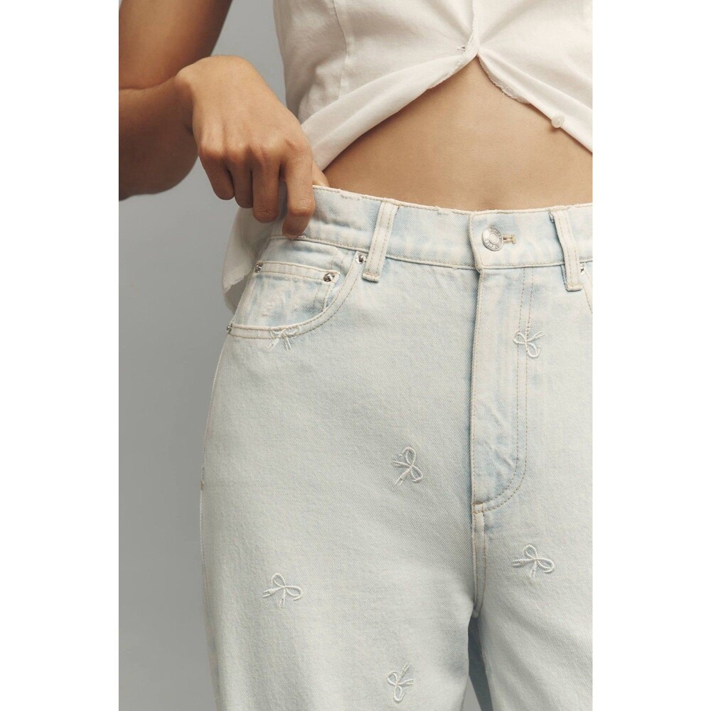 LE JEAN Light Wash Wide Leg Jeans with White Bow Embroidery Raw Hem